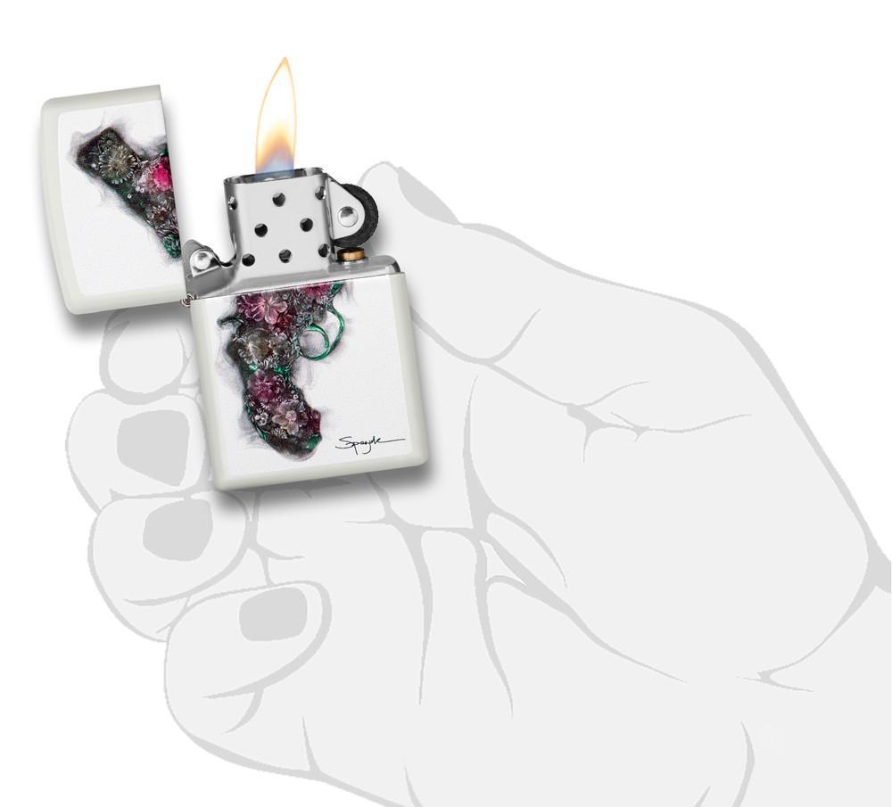 Zippo-aansteker wit met pistool by Spazuk open met vlam in handpalm