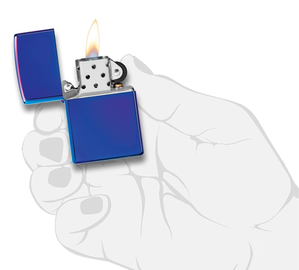 Zippo-aansteker blauw hoogglans open met vlam in handpalm