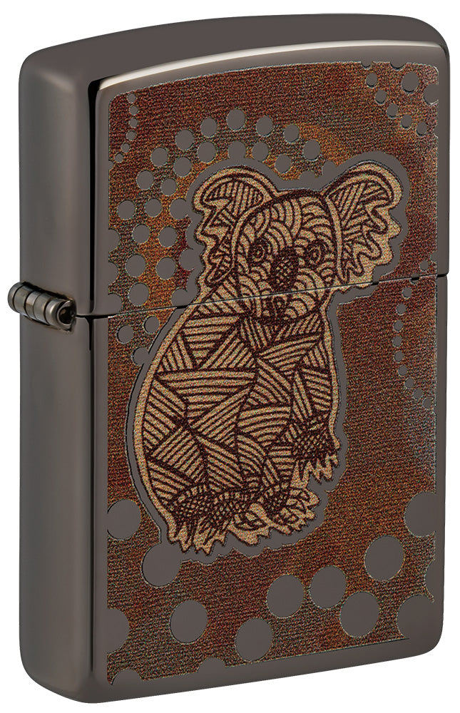 Zippo aansteker vooraanzicht ¾ hoek Black Ice® met gekleurde illustratie van een koala in de stijl van Aboriginal kunst.