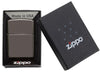 Vooraanzicht Zippo aansteker Black Ice basismodel in open geschenkverpakking