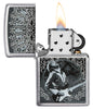 Zippo Aansteker Vooraanzicht Geborsteld Chroom, geopend en aangestoken met Eric Clapton Afbeelding door Ron Pownall