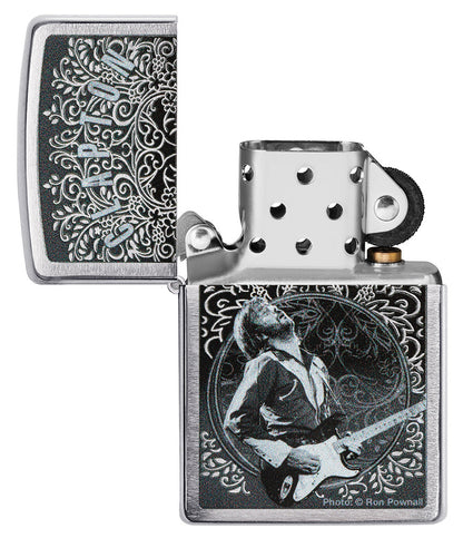 Zippo Aansteker Vooraanzicht Geborsteld Chroom Open met Eric Clapton Afbeelding door Ron Pownall