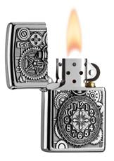 Zippo aansteker zakhorloge omgeven door tandwielen embleem geopend met vlam
