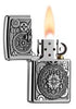 Zippo aansteker zakhorloge omgeven door tandwielen embleem geopend met vlam