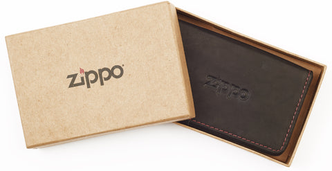 Vooraanzicht visitekaartjeshouder gesloten met Zippo-logo in geschenkverpakking