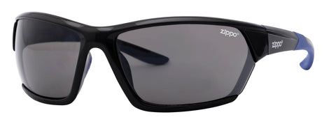 Vooraanzicht 3/4 hoek Zippo zonnebril met zwart montuur en zwarte glazen