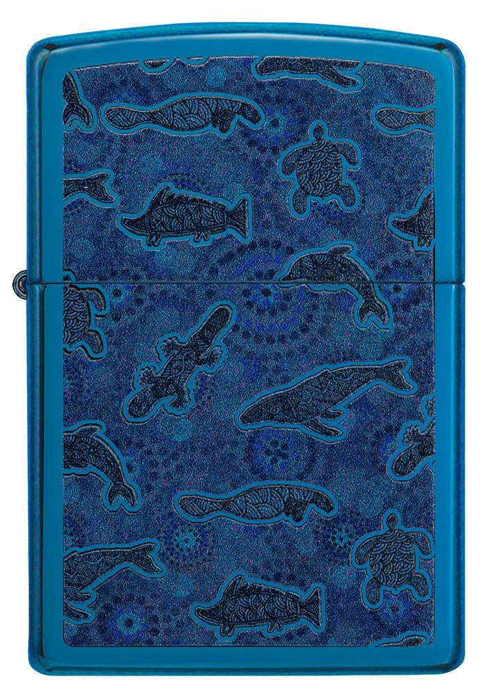 Zippo aansteker vooraanzicht in hoogglans blauw met illustratie van zeedieren in de stijl van aboriginal kunst