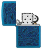 Zippo aansteker vooraanzicht open in hoogglans blauw met illustratie van zeedieren in de stijl van aboriginal kunst
