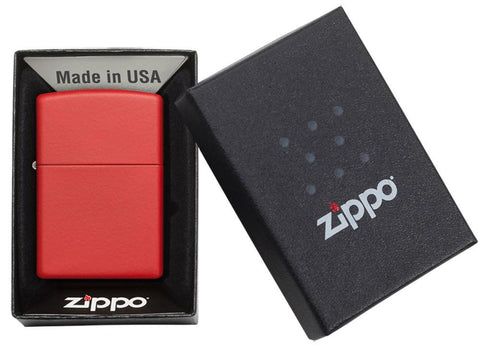 Vooraanzicht Zippo aansteker Red Matte basismodel in open geschenkdoos