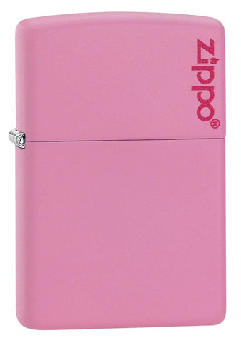 Vooraanzicht 3/4 hoek Zippo aansteker Pink Matte basismodel met Zippo-logo