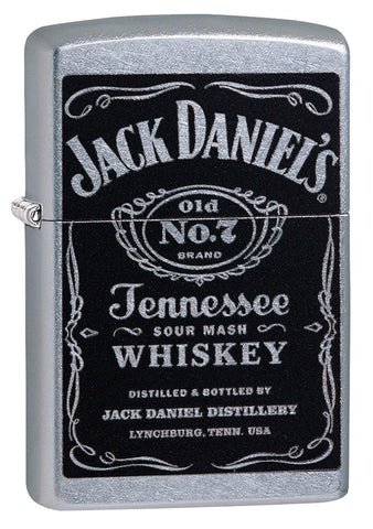 Vooraanzicht 3/4 hoek Zippo-aansteker chroom met zwart Jack Daniel's-logo 