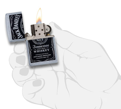 Zippo-aansteker chroom met zwart Jack Daniel's-logo open met vlam in handpalm