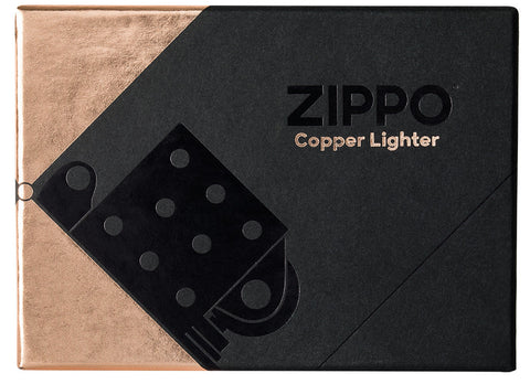 Zippo aansteker basismodel in geborsteld massief koper en zwart inzetstuk in gesloten doos