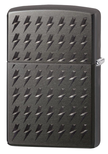 Achteraanzicht Black Ice Zippo-aansteker met AC/DC-logo en kleine gegraveerde bliksemschichten 3/4 hoek