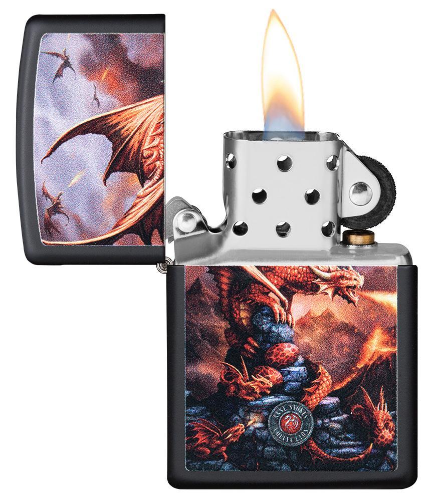 Zippo-aansteker drakenaanval open met vlam