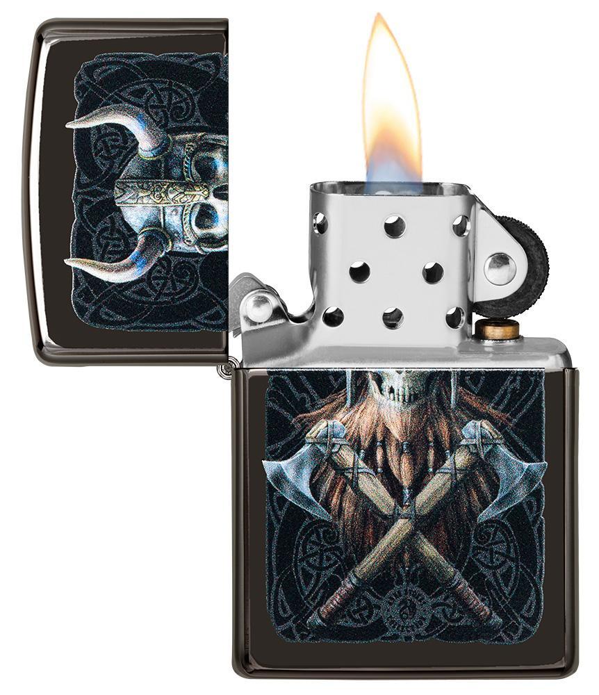 Zippo-aansteker doodshoofd met vikinghelm open met vlam