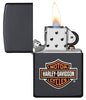 Zippo Aansteker Harley-Davidson® Zwart Mat met Textuur Print Logo Alleen Online Openen met Vlam