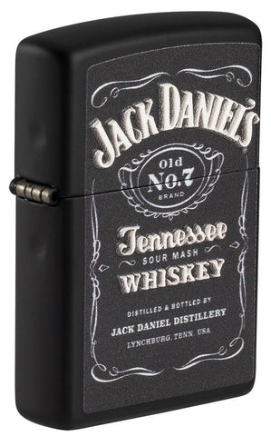 Vooraanzicht 3/4 hoek Zippo-aansteker zwart mat met Jack Daniel's-logo