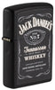 Vooraanzicht 3/4 hoek Zippo-aansteker zwart mat met Jack Daniel's-logo