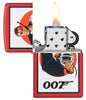 Zippo aansteker mat rood met James Bond 007™ in een zwart pak en pistool en astronautenhelm open met vlam
