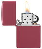 Zippo Feuerzeug sanftes Kaminrot Brick Basismodell geöffnet mit Flamme