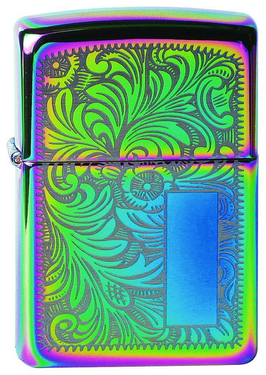 Vooraanzicht 3/4 hoek Zippo aansteker vooraanzicht Zippo aansteker High Polish Chrome veelkleurig met Venetiaans ontwerp en initiaalplaatje