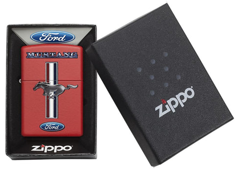 Zippo-aansteker rood met Ford Mustang-logo in open doos