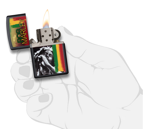 Briquet tempête Zippo Bob Marley dans une main pour représenter la taille du briquet