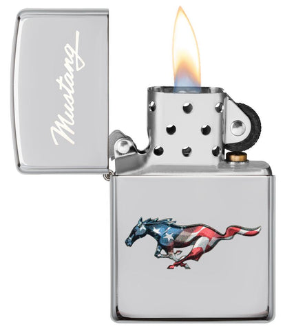 Zippo-aansteker chroom mustangpaard in de kleuren van de Amerikaanse vlag open met vlam