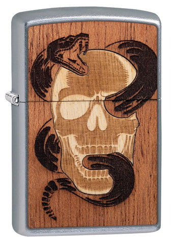 Vooraanzicht 3/4 hoek Zippo Woodchuck doodshoofd met slang 