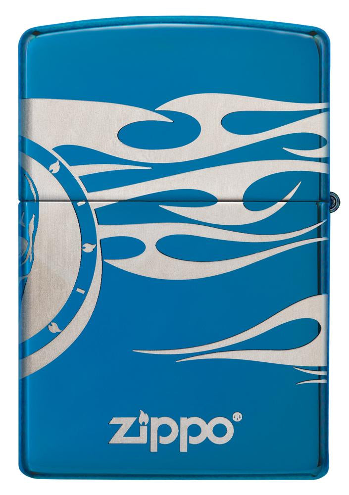 Achteraanzicht Zippo-aansteker blauw hoogglans doodshoofd met vlammen gegraveerd