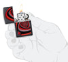 Zippo aansteker zwart rood zwart draaikolk geopend met vlam in gestileerde hand