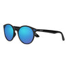 Vooraanzicht 3/4 hoek Zippo zonnebril Panto blauwe lenzen met zwart montuur