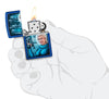Zippo Aansteker Retro Futuristische Koningsblauwe Pinup Vrouw met Ray Gun Web Debut Geopend met Vlam in Gestileerde Hand